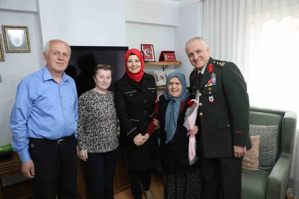 Samsun Garnizon Komutanı’ndan Şehit Annesine Anneler Günü Sürprizi