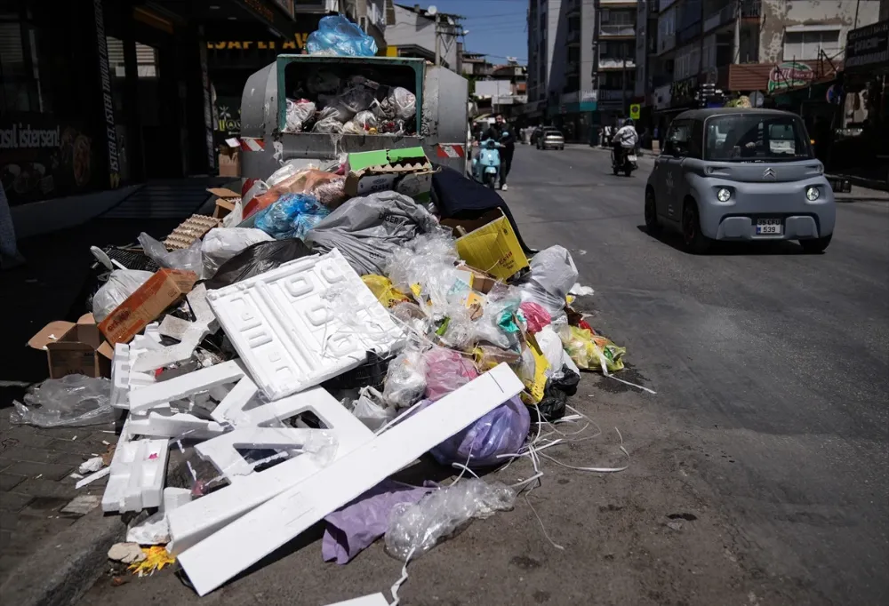İzmir Karabağlar Çöp Kokusuyla Boğuşuyor