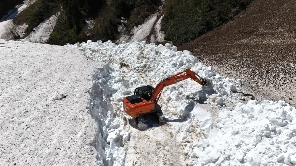 Rize’de Yayla Yolları 3 Metreyi Aşan Karla Kaplandı!