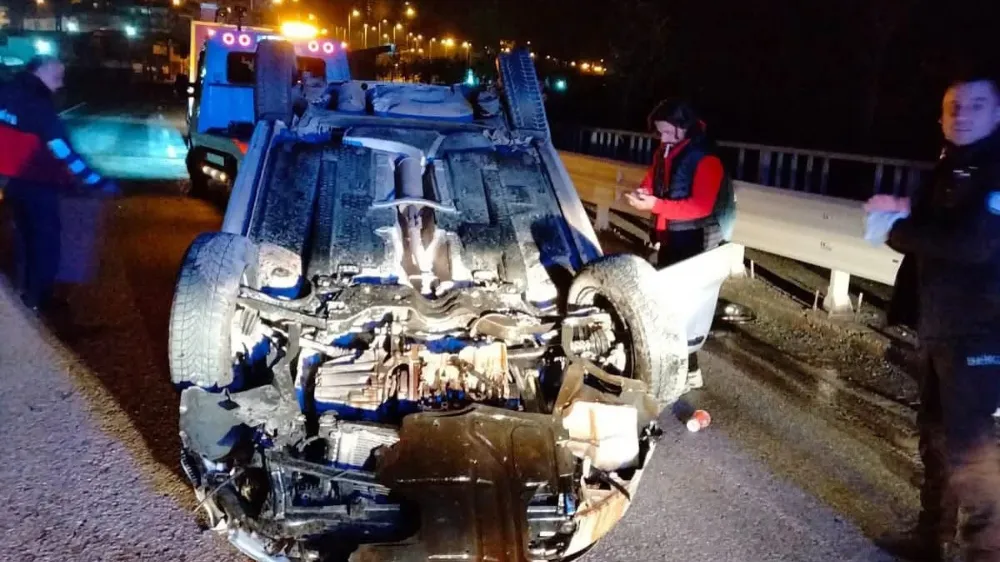 Zonguldak’ta takla atan araçtan sağ çıktı