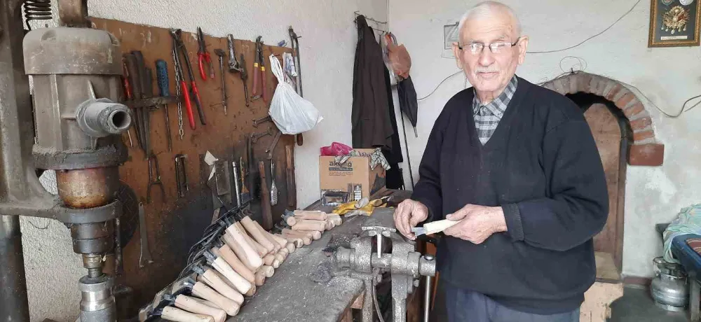 Vezirköprü’nün Son Ustası: 70 Yıllık Emekle Hayvan Tarağı Üretiyor