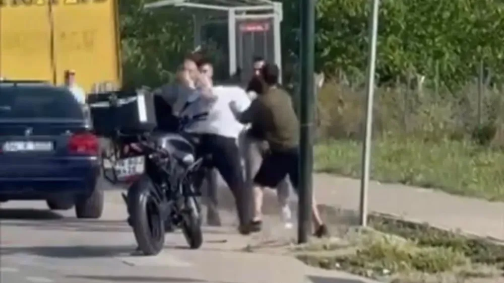 Bursa’da Trafikte Yol Verme Kavgası: Yumruklar Havada Uçuştu