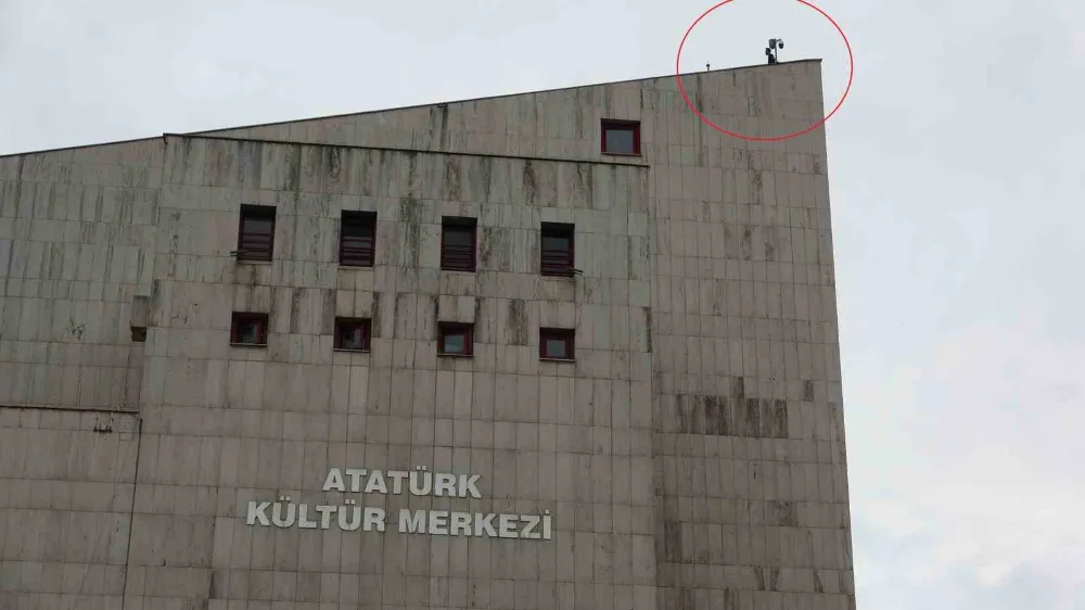 Samsun’da AKM Çatısında İntihar Girişimi