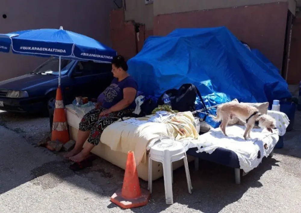Bursa’da Sokakta Yaşayan Anne ve Kızı DNA Testi İçin Mücadele Ediyor