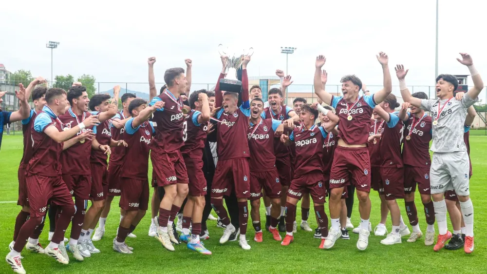 Trabzonspor U19 Şampiyonluk Kupasını Kaldırdı!