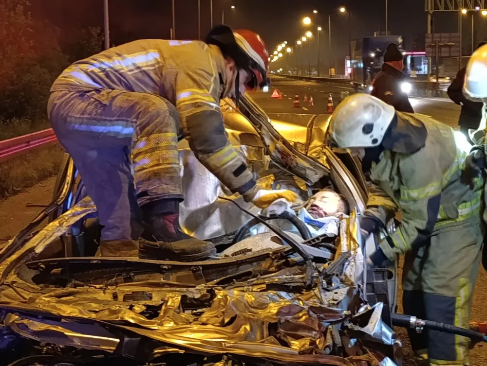 Bursa’da otomobil kamyonun altına girdi: Sürücü ağır yaralı