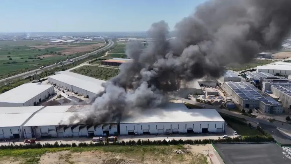 Tekirdağ’da kot fabrikasında büyük yangın paniği