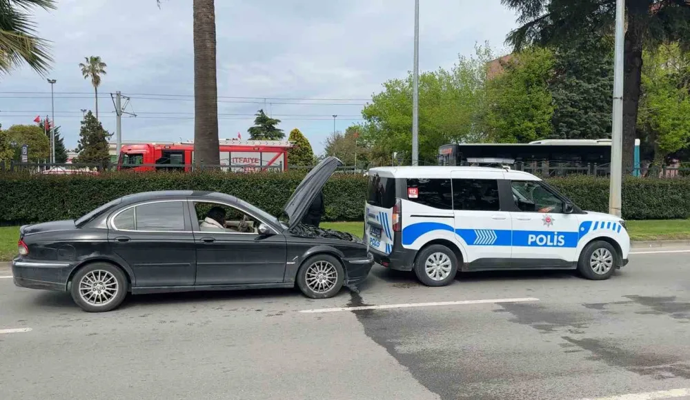 Samsun’da polis aracına arkadan çarptı 