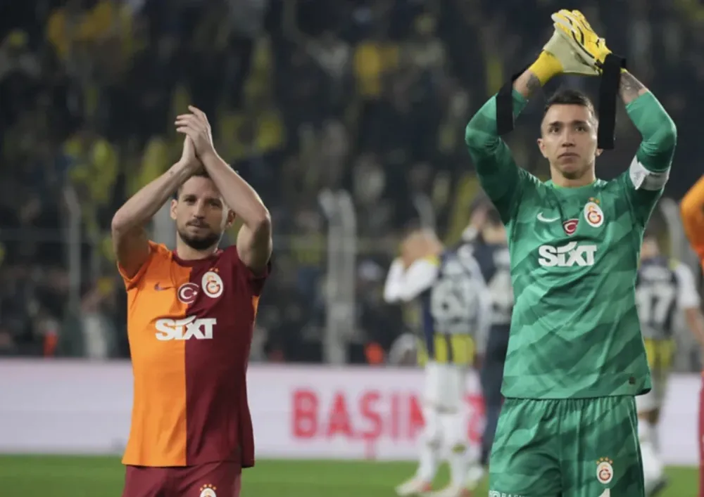 Muslera ve Mertens Galatasaray’a Veda Ediyor