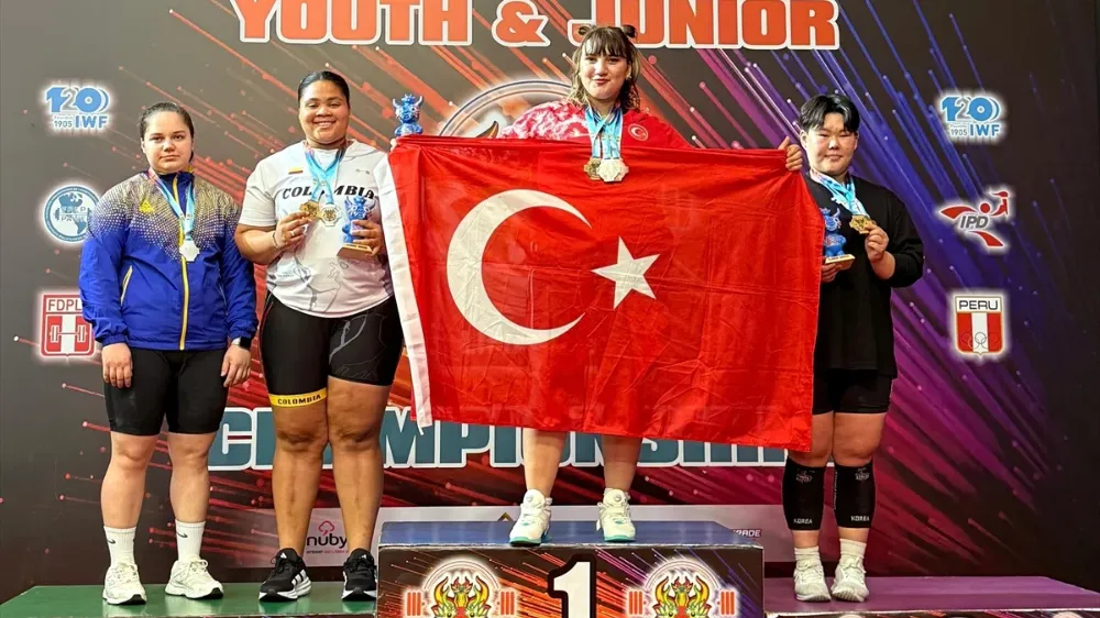 Milli Halterci Fatmagül Çevik Gençler Dünya Şampiyonu Oldu
