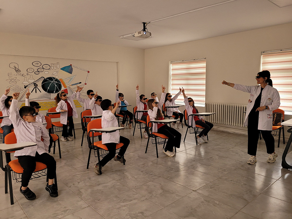 Öğrenciler Fahrettin Ulusoy Bilim Atölye Evi'nde bilimle buluşturuluyor