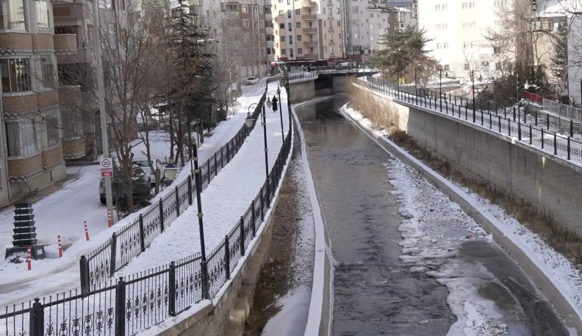 Gümüşhane’de Dondurucu Soğuk: Harşit Çayı Buz Tuttu