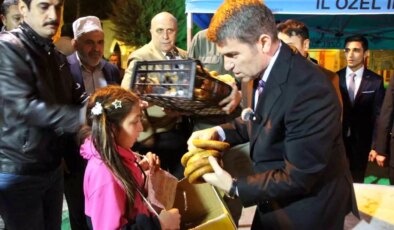 Amasya’da Vali’den Simit Desteği