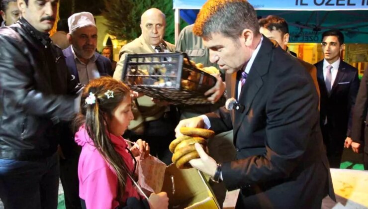 Amasya’da Vali’den Simit Desteği