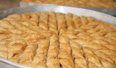 Çarşamba’da Baklava ve Kıvratma Kapış Kapış