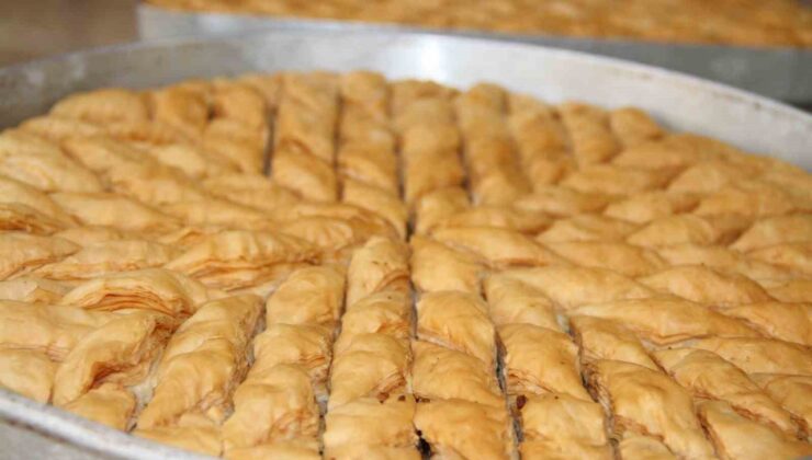 Çarşamba’da Baklava ve Kıvratma Kapış Kapış