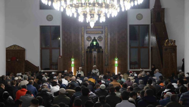 Canik’te Kadir Gecesi Coşkusu: Dualar Semaya Yükseldi