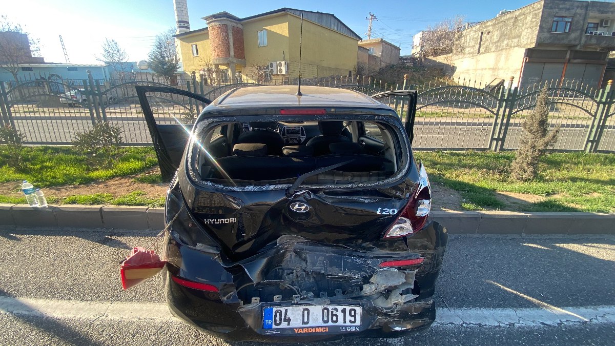 Diyarbakır’da minibüs otomobile çarptı: 6 yaralı