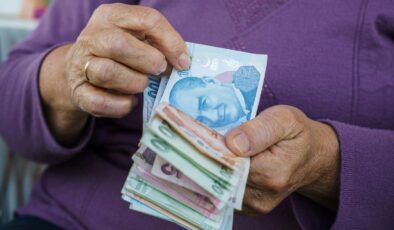 Emekli ikramiyesi bugün yatırılacak: 4 bin TL’ye çıkaracak Kanun teklifi Meclis’e geliyor