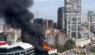 Esenyurt’ta Samsun Kültür Evi’nde Yangın Çıktı