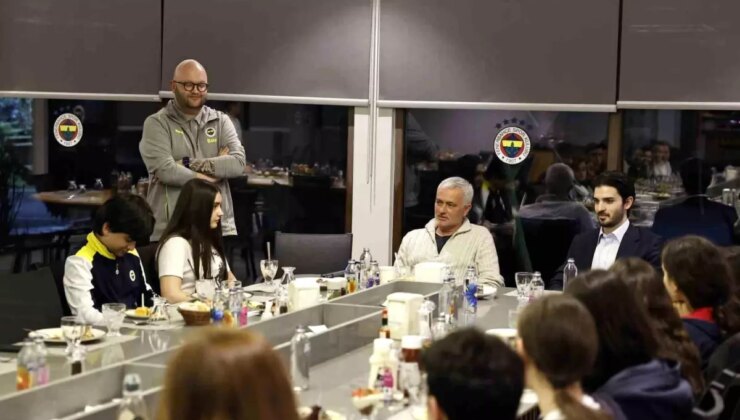 Fenerbahçe’den Bursiyer Çocuklara İftar
