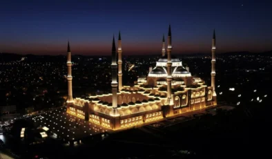 Kadir Gecesi: Bin Aydan Hayırlı Gece