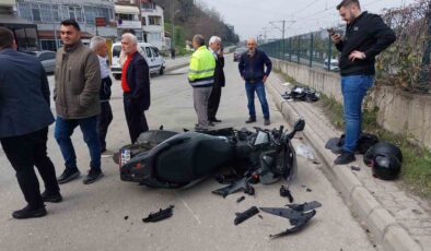 Hafif Ticari Araç Motosikletle Çarpıştı, 2 Yaralı