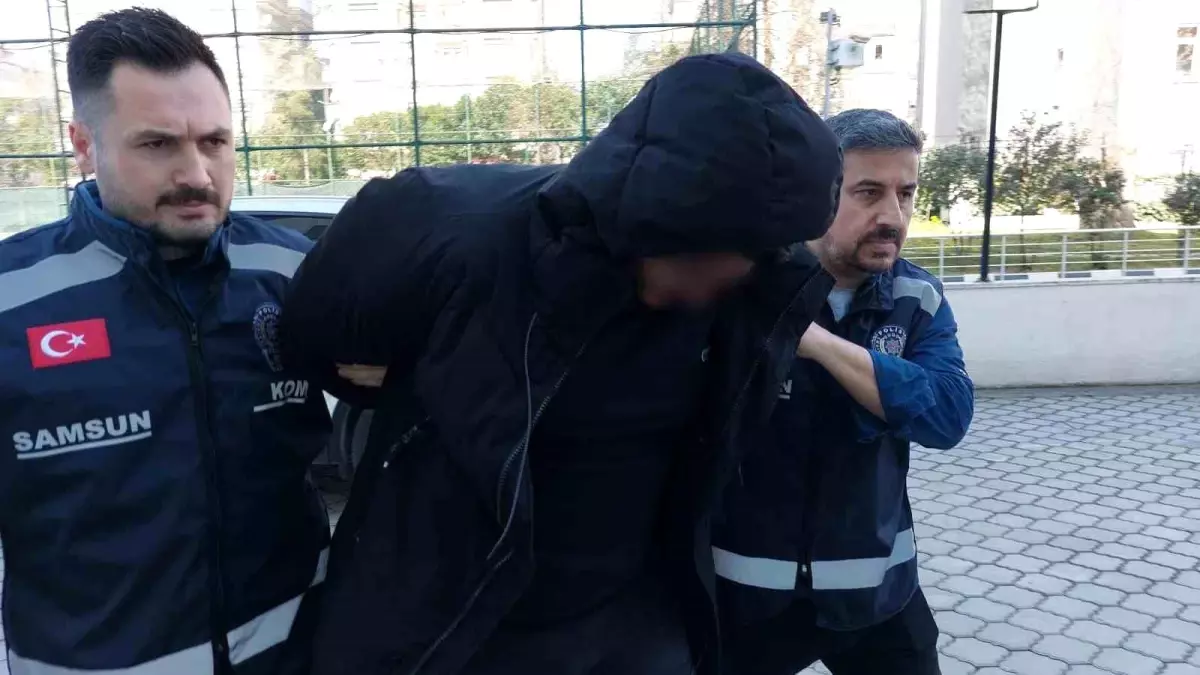 Samsun’da Eğlence Mekanında Gizli Silah Deposu