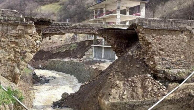 Trabzon’da yağış nedeniyle tarihi köprü çöktü