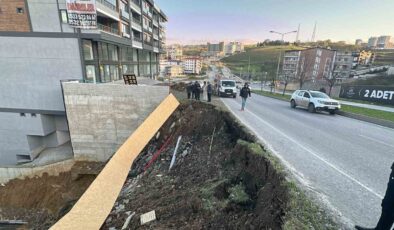 Atakum’da Toprak Kayması: Yol Trafiğe Kapatıldı