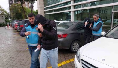 Samsun’da Okulda Öğretmeni Bıçakla Tehdit Eden 2 Kişi Tutuklandı