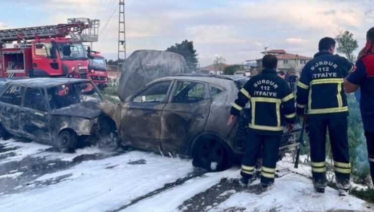 Çarpışan iki otomobil yandı: 1 ölü 4 yaralı