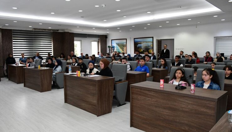 Terme’de Çocuklar Meclis Sıralarında İlk Kez Buluştu