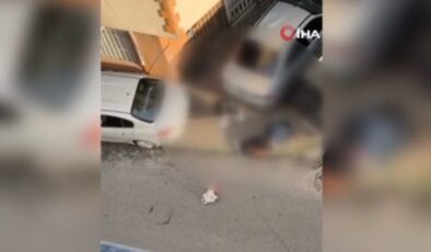 Karısını sokak ortasında bıçaklayarak öldürdü