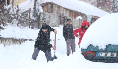 Kastamonu’da kar yarım metreyi geçti, bazı ilçelerde okullar tatil