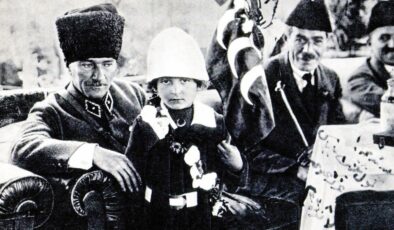 O şapkayla bir bayram doğdu