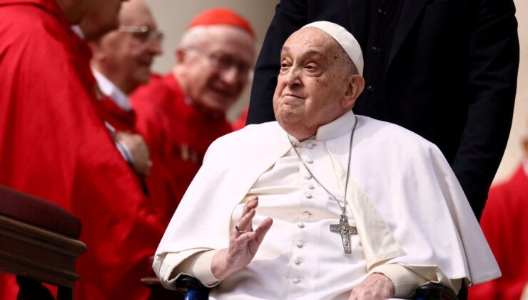 Papa Francis öldü!