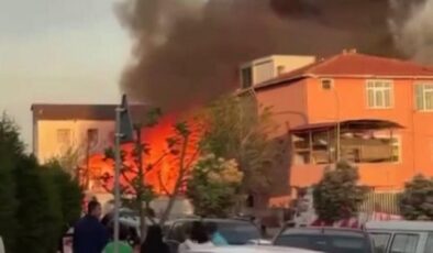 Pendik’te fabrika alev alev yandı