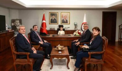 Samsun Valisi Orhan Tavlı, 23 Nisan’da Koltuğunu Öğrenciye Devretti