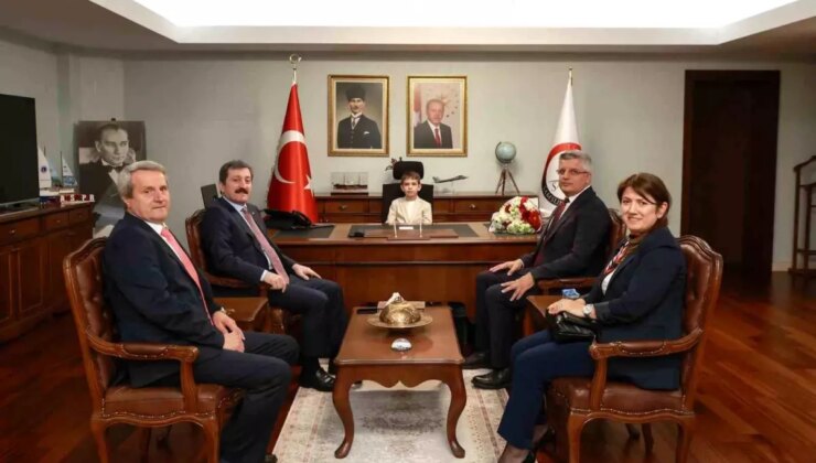 Samsun Valisi Orhan Tavlı, 23 Nisan’da Koltuğunu Öğrenciye Devretti