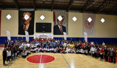 Vezirköprü’de Okul Sporları Coşkusu