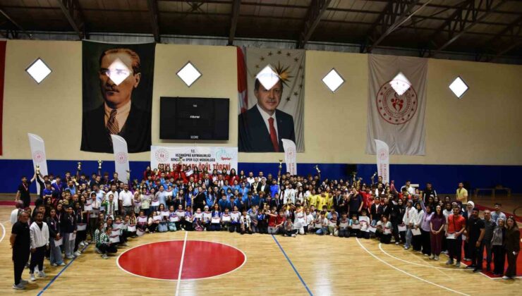 Vezirköprü’de Okul Sporları Coşkusu