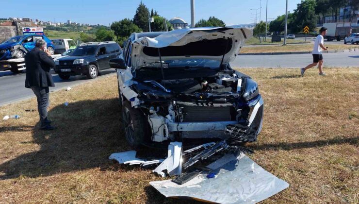 Samsun Atakum’da Kavşakta Otomobil Çarpışması: 4 Yaralı