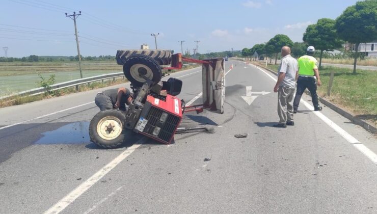 Alaçam’da Otomobil Traktöre Çarptı: Sürücü Yaralandı