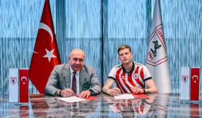 Samsunspor, İzlandalı Sol Bek Logi Tomasson’u Kadrosuna Kattı!