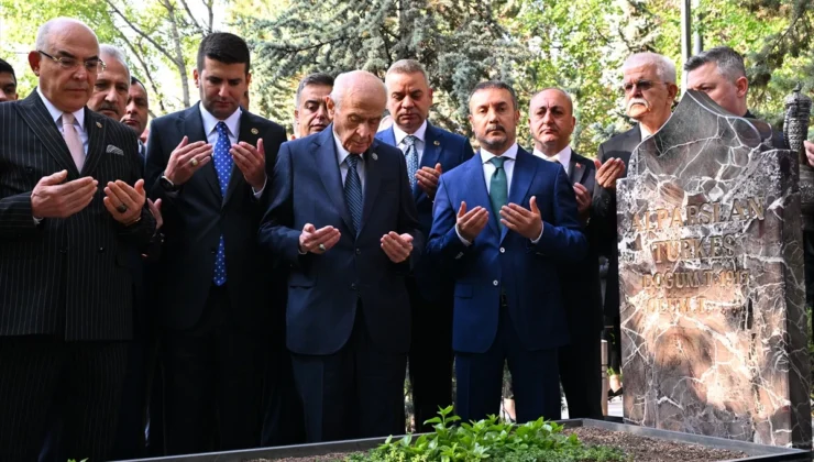 Bahçeli’den Bayramda Anlamlı Ziyaret