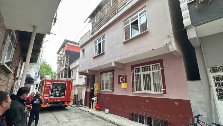 Samsun’da Ev Yangını: Anne ve Kızı Hastanelik Old
