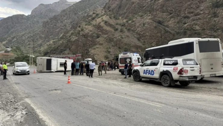 Hakkari’de Askeri Midibüs Devrildi: 12 Asker Yaralandı