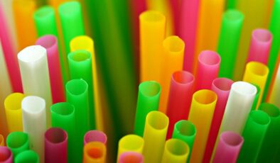 Bakteriler plastikten ağrı kesici üretti