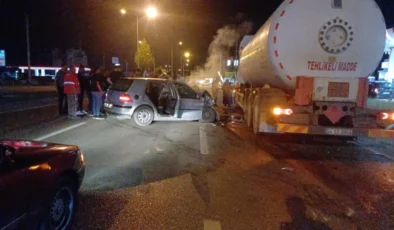 Çorum’da Otomobil Tankerle Çarpıştı: 1 Ölü
